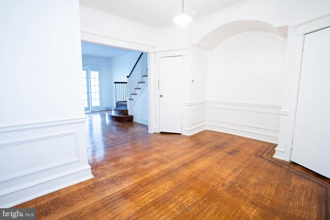 Building Photo - 5453 W Montgomery Ave