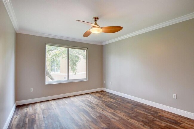 Building Photo - 1312 Villa Cir