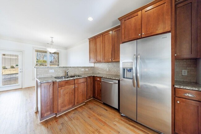 Building Photo - 970 Samples Ln NW