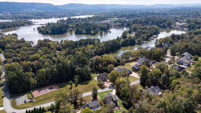 Building Photo - Move-In Ready Luxury in Island Point Estates