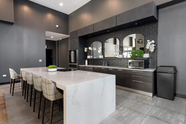 Building Photo - 19 S LaSalle St