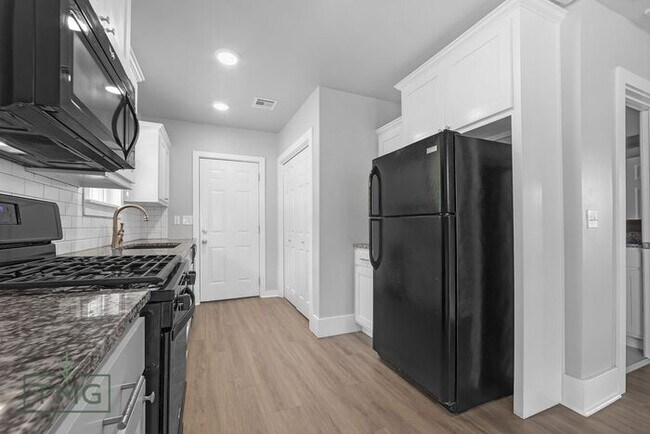 Building Photo - 2 Bed, 2 Bath Home Near TU