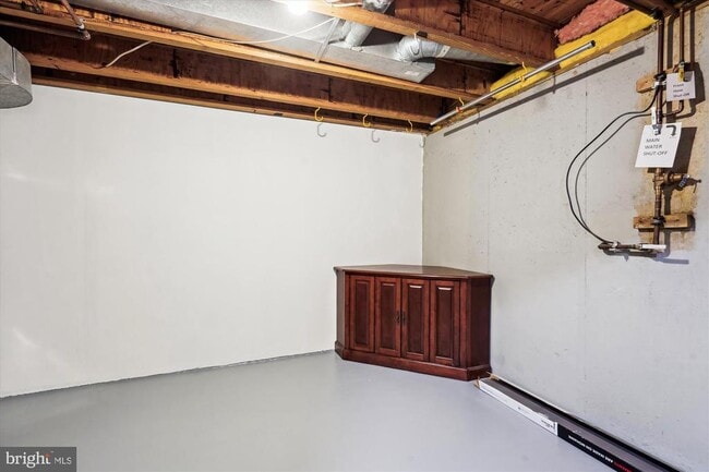 Building Photo - 8230 Goldstream Ct