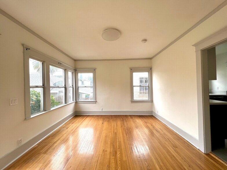 Building Photo - 1343 Portia St