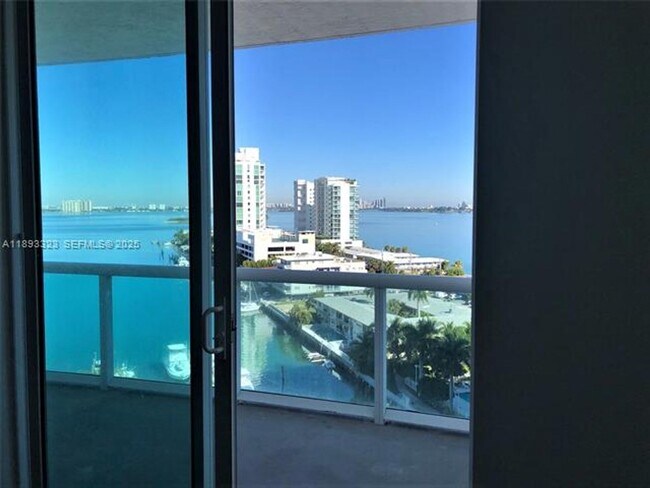 Building Photo - 7900 Harbor Island Dr