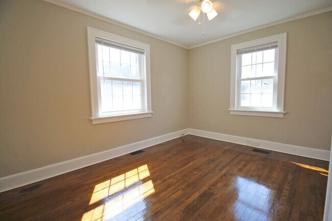 Building Photo - Charming 2 Bedroom, 1 Bath Brick Home in a...