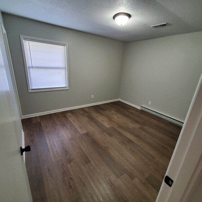 Master Bedroom - 16420 Willow Ridge Trail