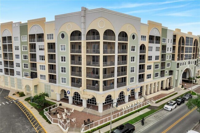 Building Photo - 225 W Seminole Blvd