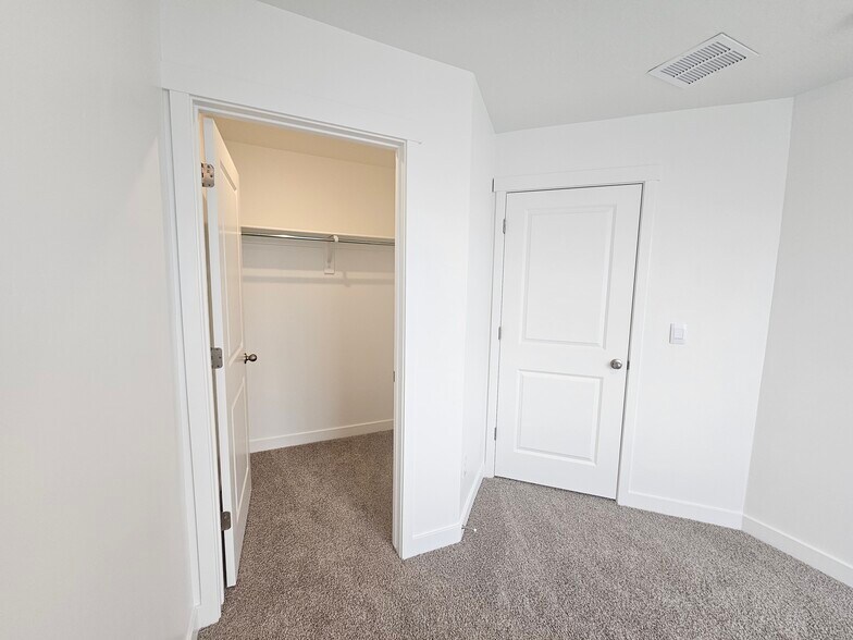 Building Photo - 1731 N Copper Canyon Dr