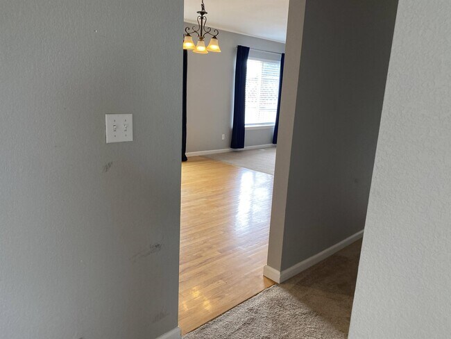 Building Photo - 11960 Meadowood Ln