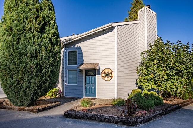 Building Photo - 242 W Lake Sammamish Pkwy SE