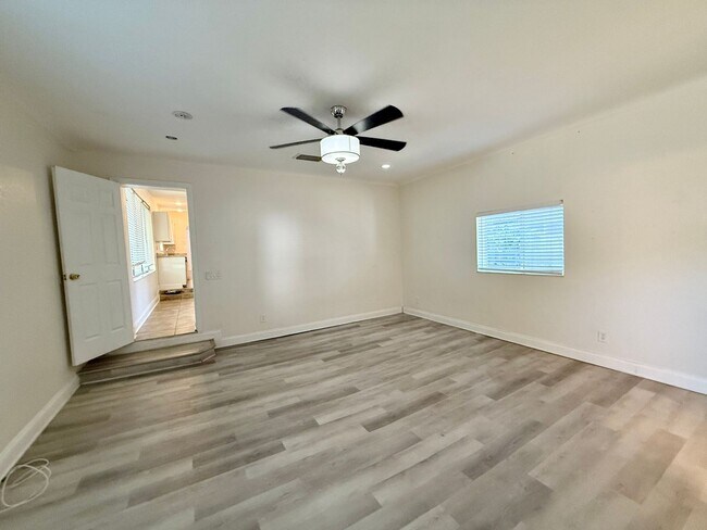 Building Photo - Euclid/Woodlawn Roommate Dream 4/3 home
