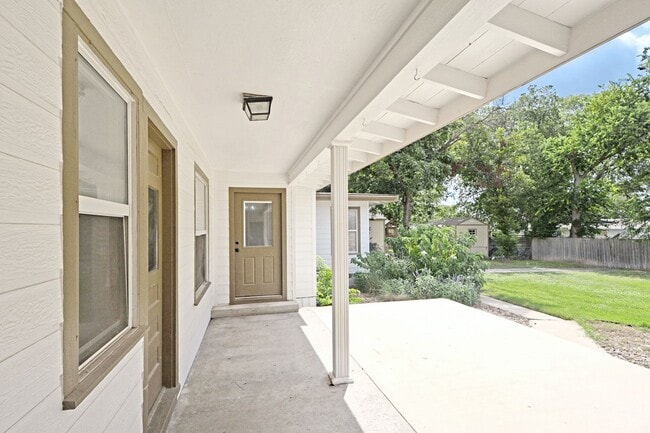 Building Photo - 671 W Merriweather St