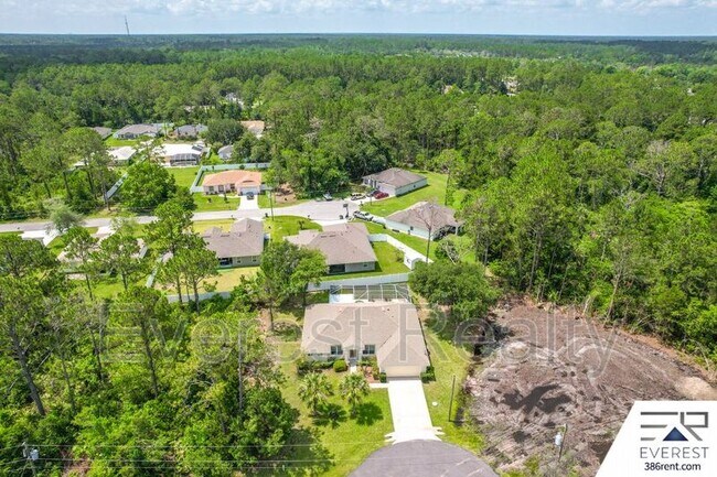 Building Photo - 13 Sleigh Bell Pl