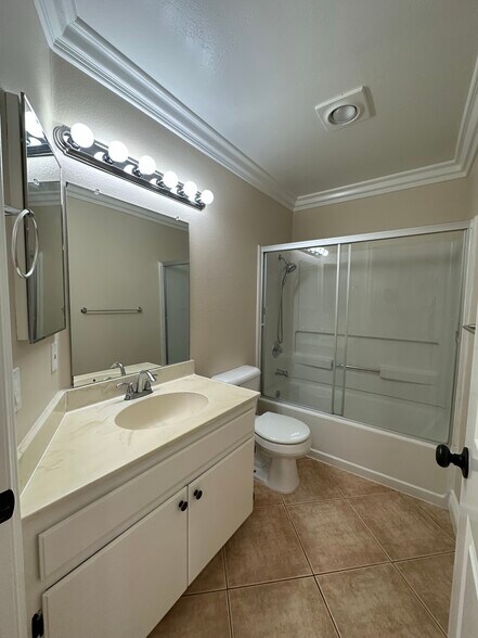 Building Photo - 227 Woodland Pky