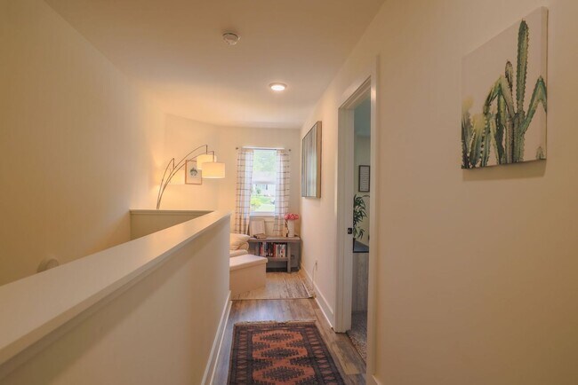 Building Photo - Newer Build House for Rent, Available Sept...