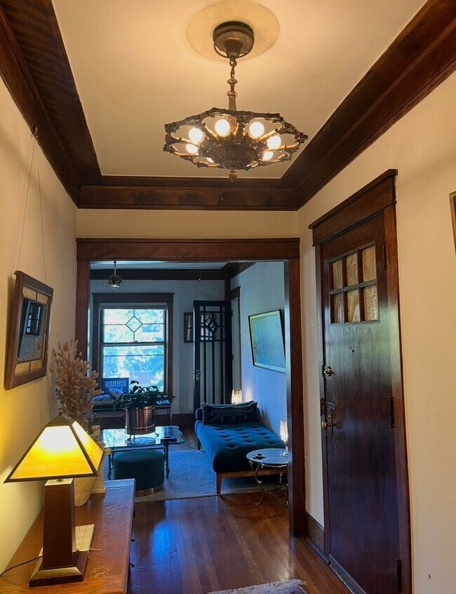 Building Photo - 5340 S Hyde Park Blvd