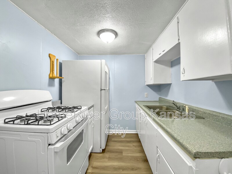 Building Photo - 1123 S Haden St