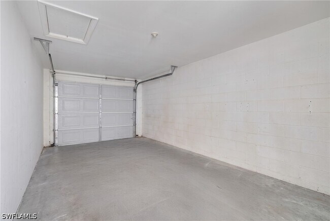 Building Photo - 1320 Charleston Square Dr
