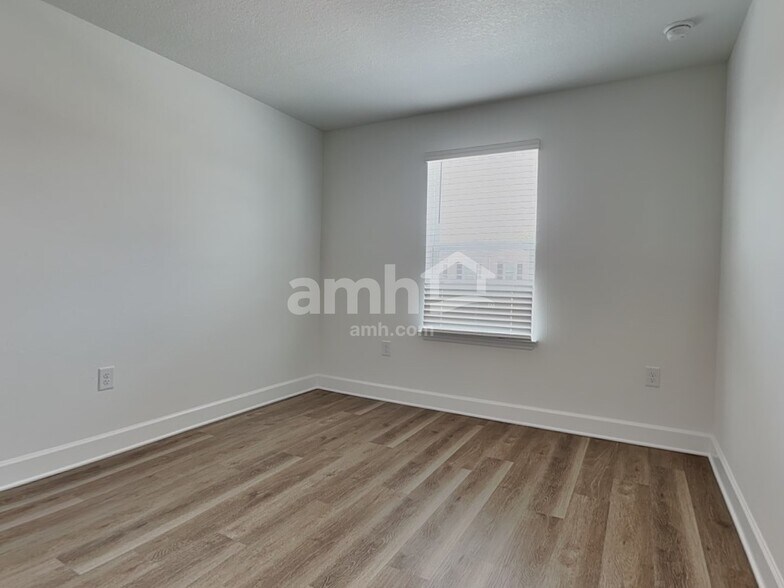Building Photo - 16467 Cheyanne Ct
