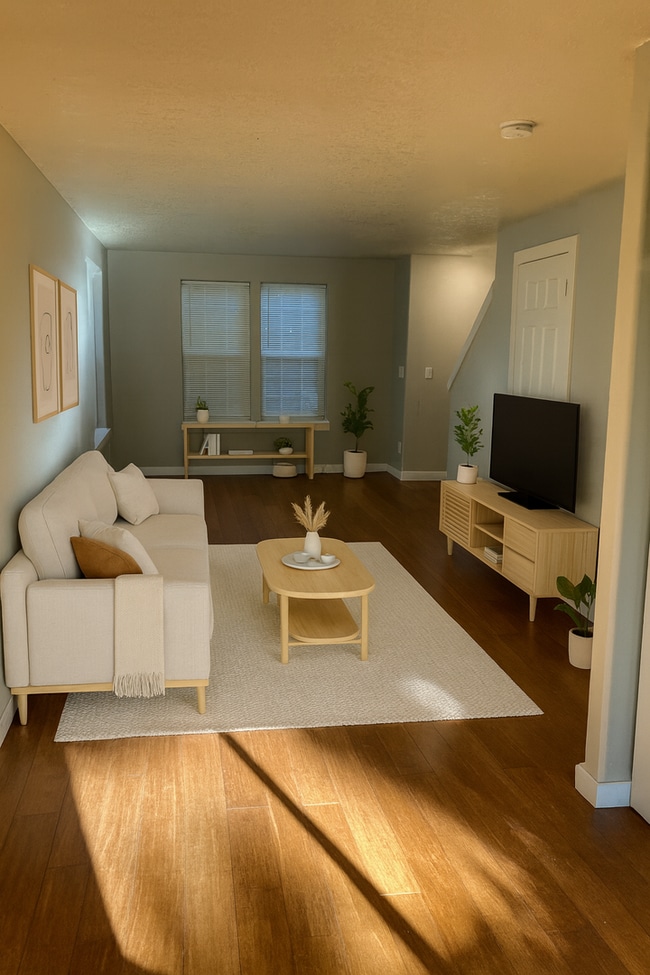 Building Photo - Townhouse, 1.5 bath, w/d in unit, private back patio, all dogs welcome!