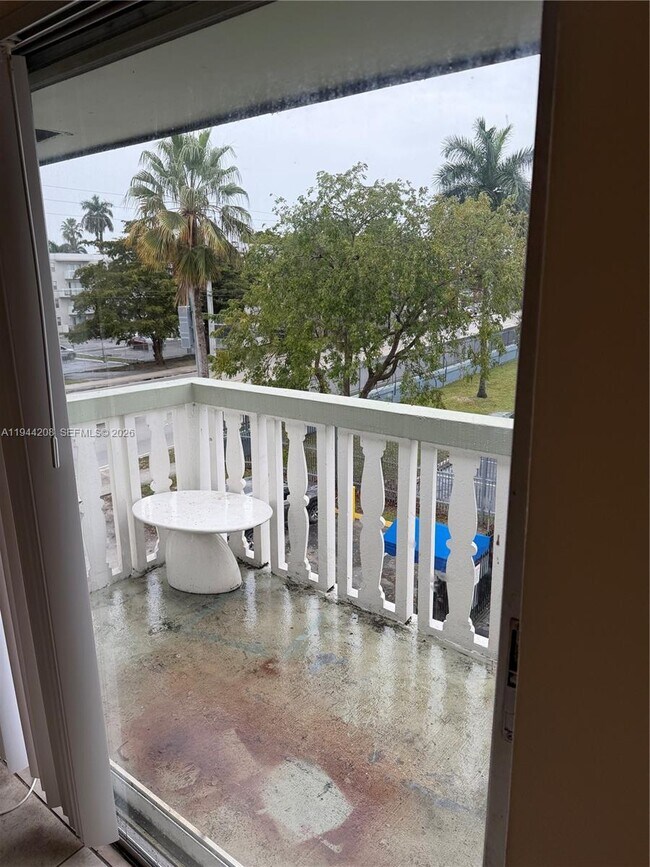 Building Photo - 15221 NE 6th Ave