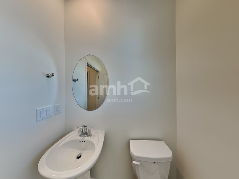 Building Photo - 3751 Blackshear Pl