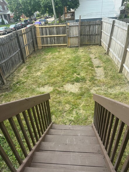 Building Photo - 798 E Whittier St