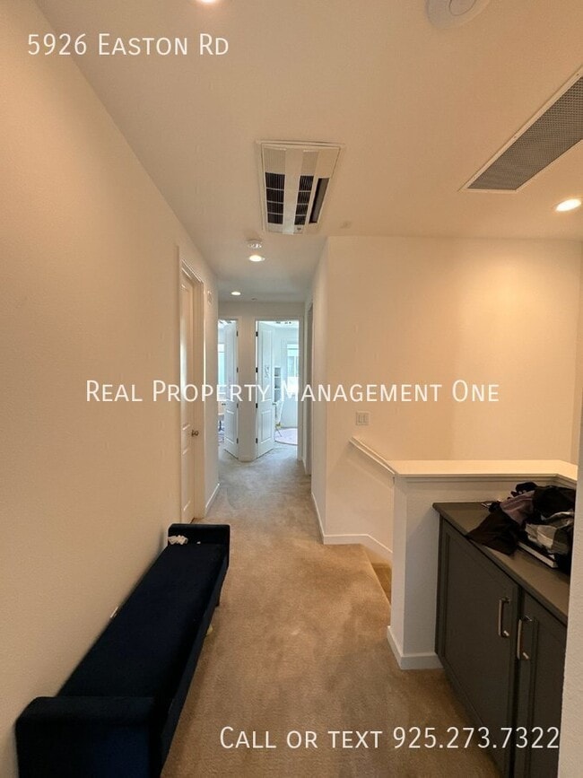 Building Photo - 5926 Easton Rd