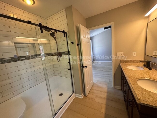 Building Photo - 206 Lindell Dr