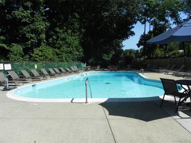 Building Photo - 1 Consulate Dr