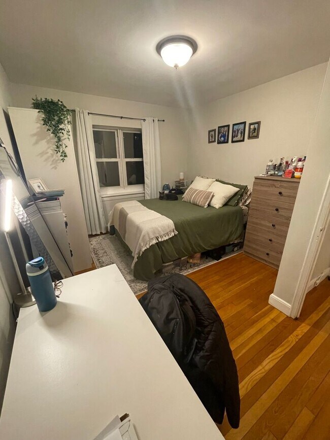 Building Photo - Great 2 Bed for Students