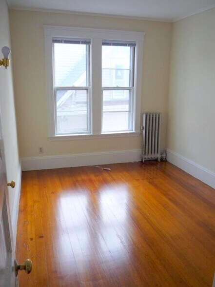 Building Photo - 14 Sanborn Ave