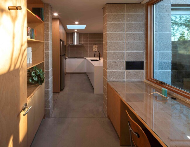 Building Photo - 1626 E Palm Ln