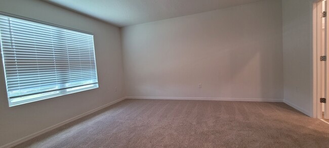 Building Photo - 316 Pelham Park Dr