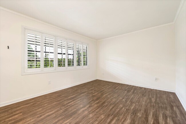 Building Photo - PRICE DROP! Downtown Durham! 1bd/1ba Trini...