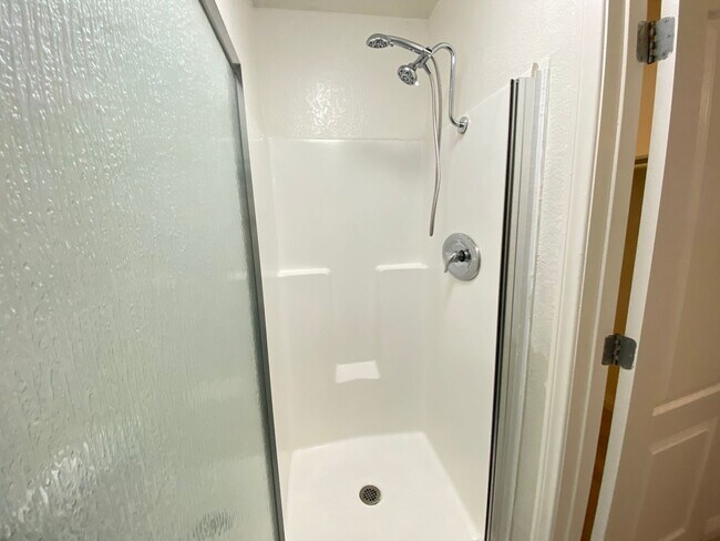 Building Photo - *Special* Charming 2 bedroom 2 bathroom Condo in Oceanside!