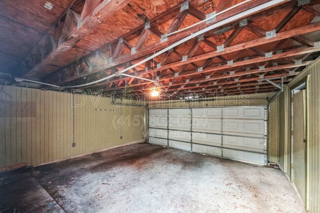 Building Photo - 4802 Oak Hollow St