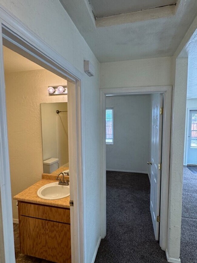 Building Photo - 118 SHAST A&amp;B