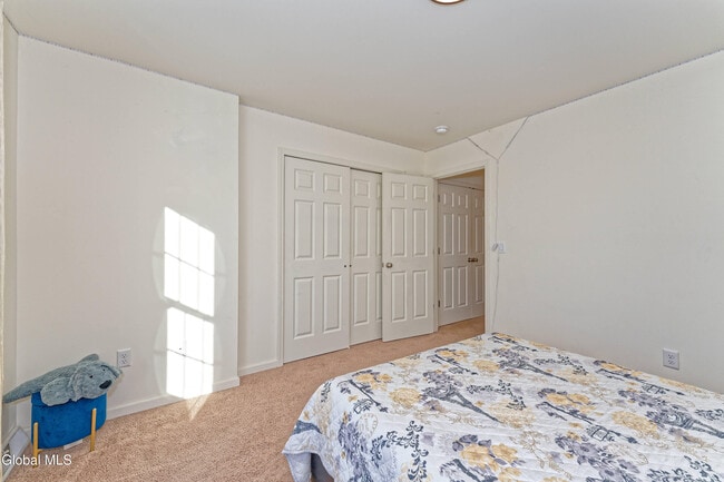 Building Photo - 1 Haywood Ln