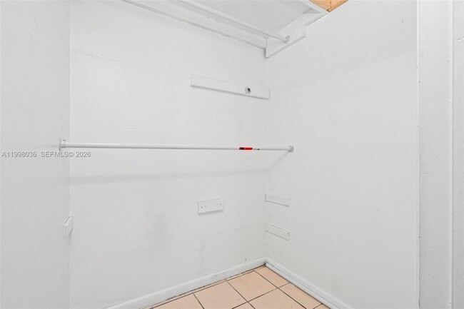 Building Photo - 6916 SW 37th St