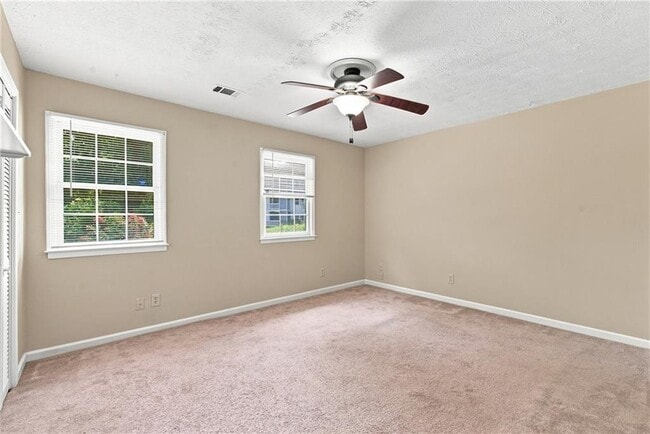 Building Photo - 136 Sterling Ct