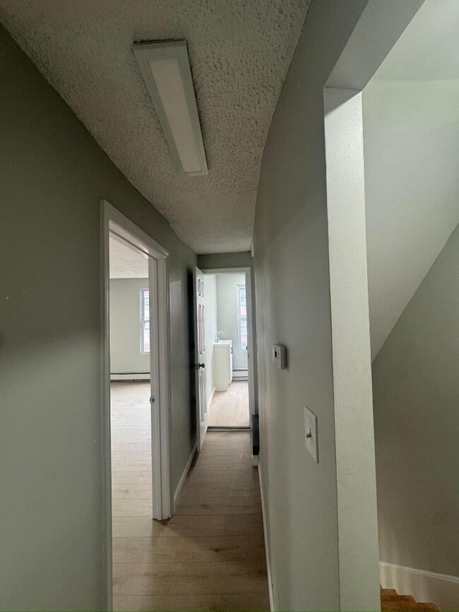 Building Photo - 163 Lander St