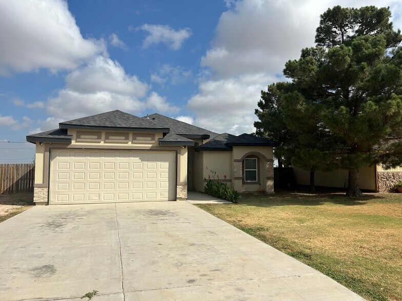 Building Photo - 11608 Catalpa St