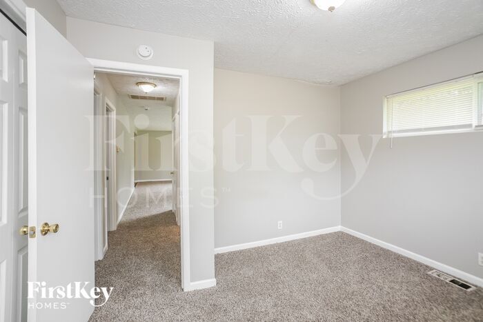 Building Photo - 5730 Laurel Hall Dr