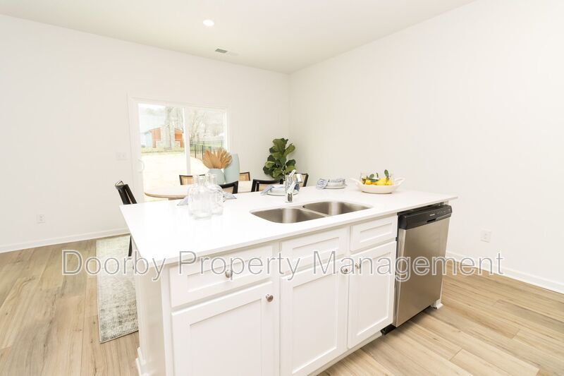 Building Photo - 114 Saddlebred Wy