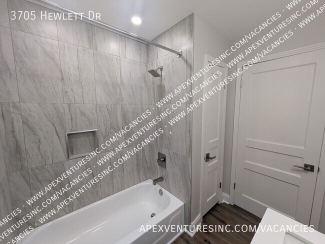 Building Photo - 3705 Hewlett Dr