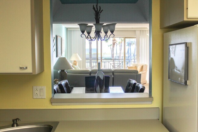 Building Photo - 3939 Ocean Dr