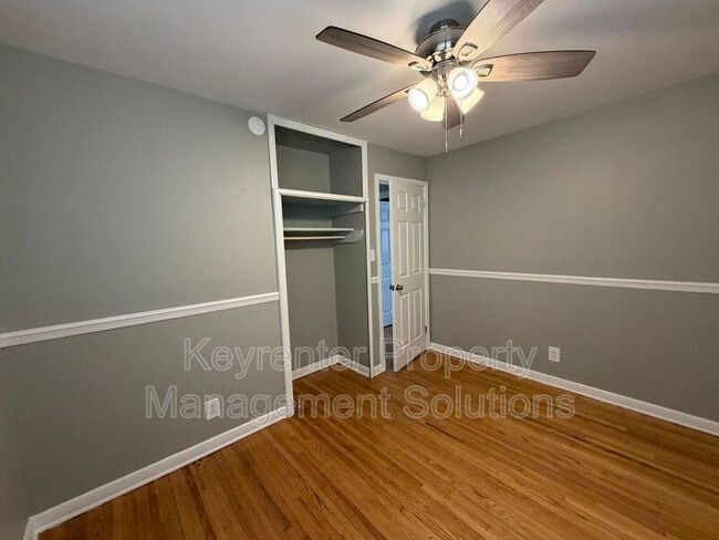 Building Photo - 221 River Rd