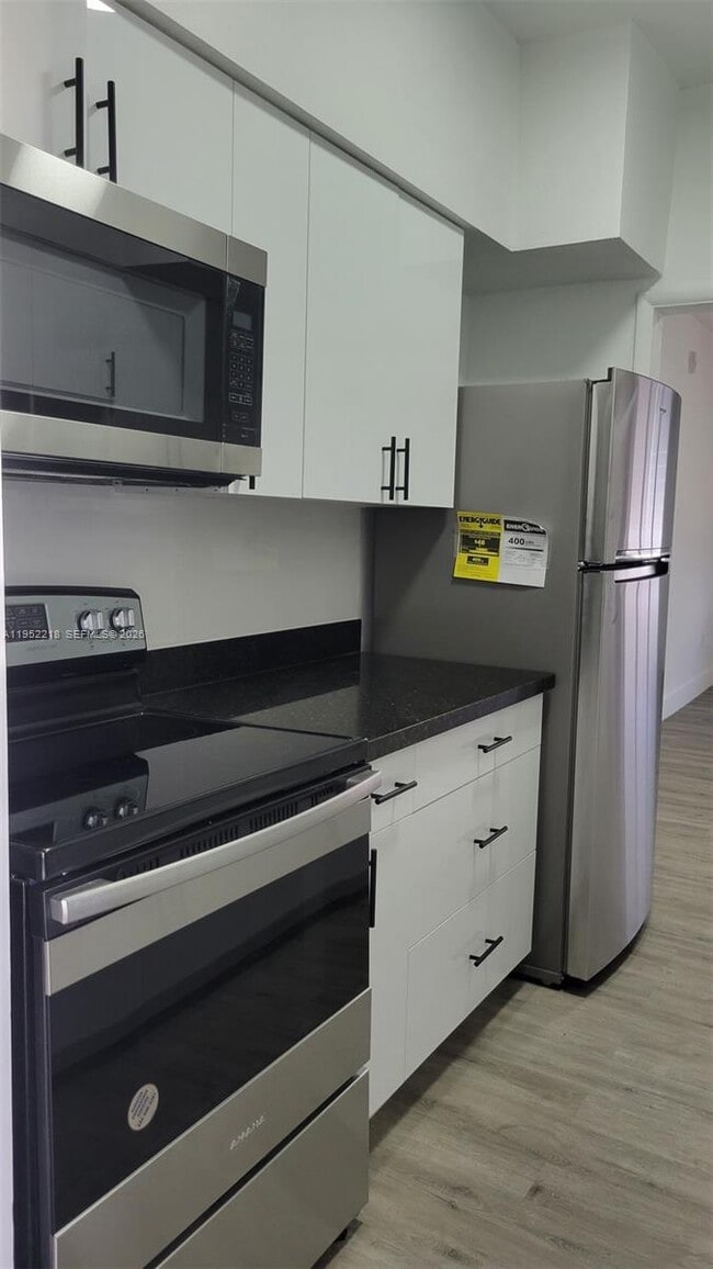 Building Photo - 2101 Normandy Dr